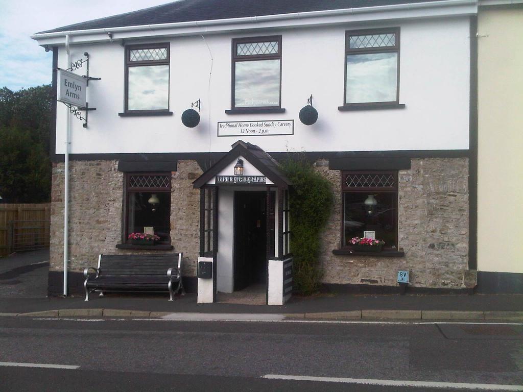 Emlyn Arms Bed & Breakfast Llanarthney Exterior photo