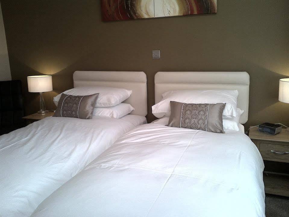 Emlyn Arms Bed & Breakfast Llanarthney Exterior photo